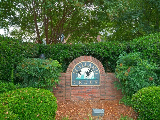 Building Photo - Greer, 4BD/2.5BA, 2442SF