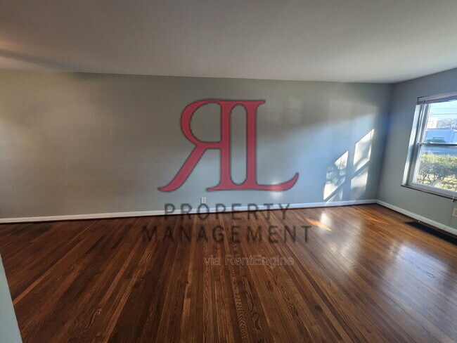 Foto del edificio - 624 Chatham Rd