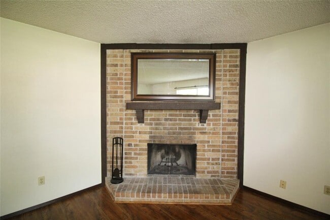 Building Photo - 5737 Valley Mills Dr