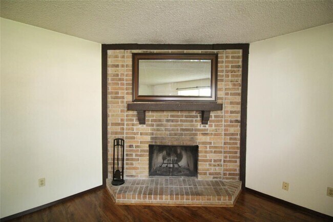 Foto del edificio - 5737 Valley Mills Dr
