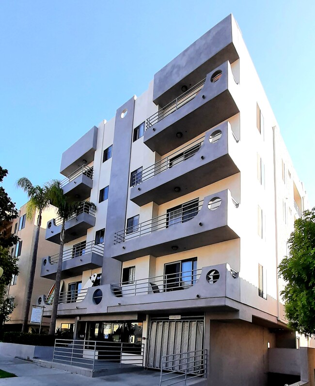 Short term 2+2-UCLA $3,700, Available for 2month; July + August, 2022 - 403 Landfair Ave