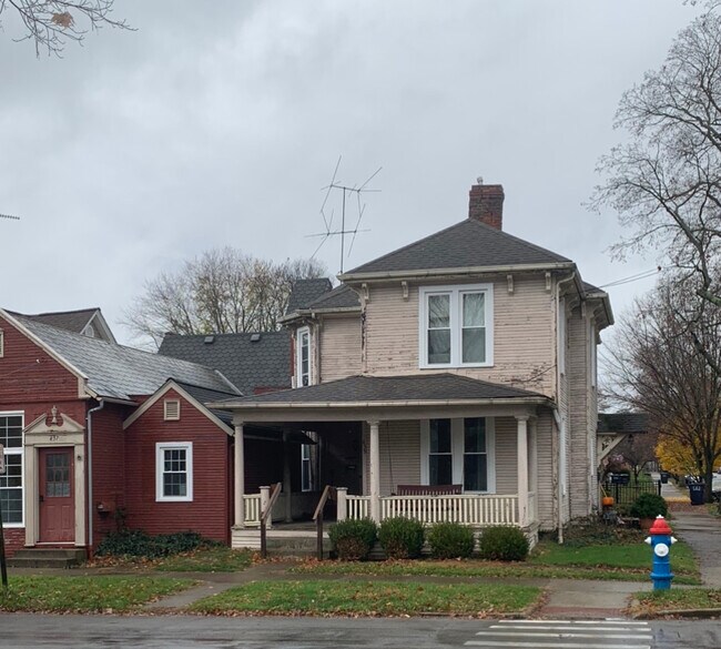 Building Photo - 439 N Maple St