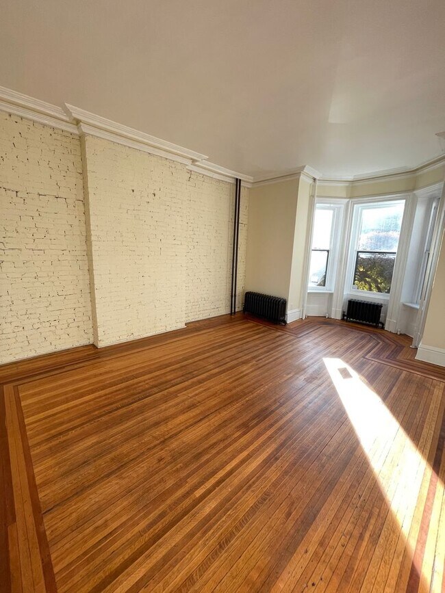 Foto del edificio - 4 Bedroom 2 Bathroom House with Stunning Hudson River Views