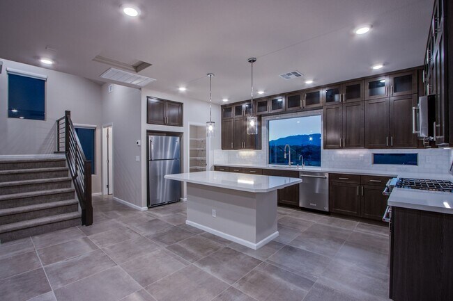 Foto del edificio - Beautiful 4 bedroom 3.5 bathroom home in S...