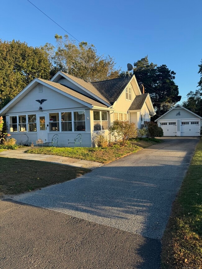 Building Photo - 74 Uncas Rd