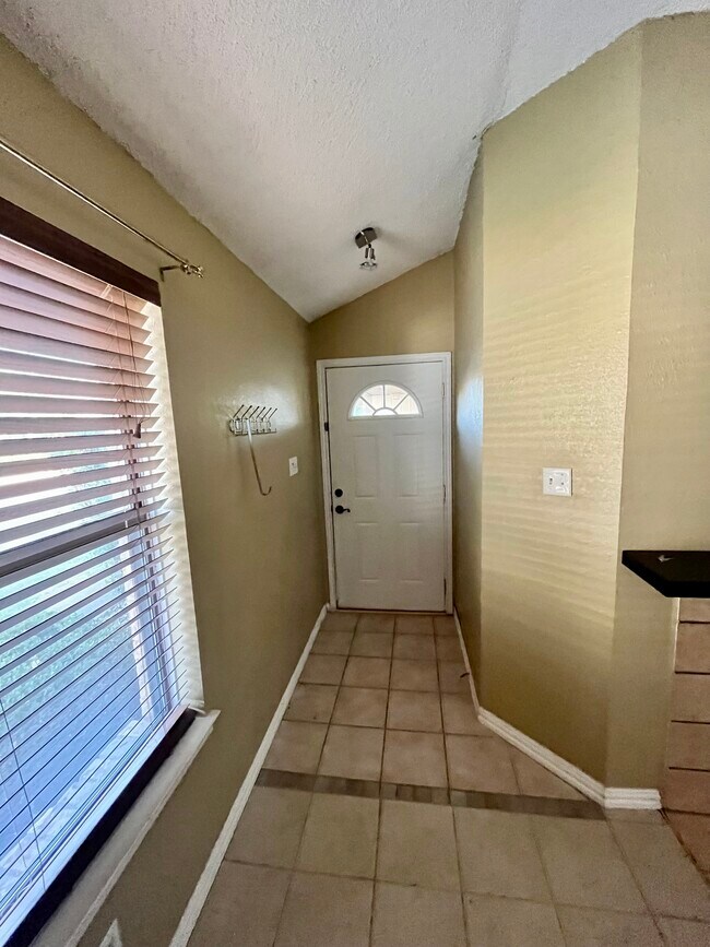 Building Photo - 3013 Post Oak Dr