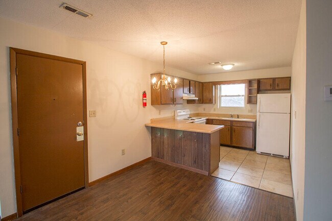 Foto del edificio - 1600 Parkside Dr