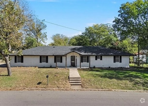 Building Photo - 3000 Old Robinson Rd