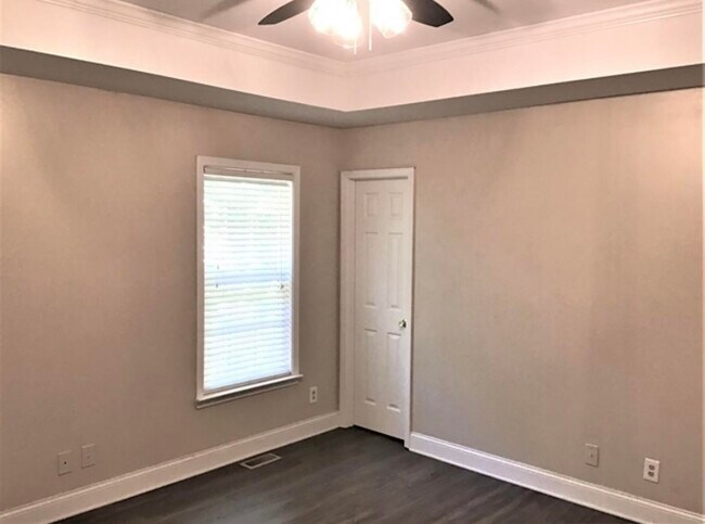 Foto del edificio - 1580 High Ridge Dr