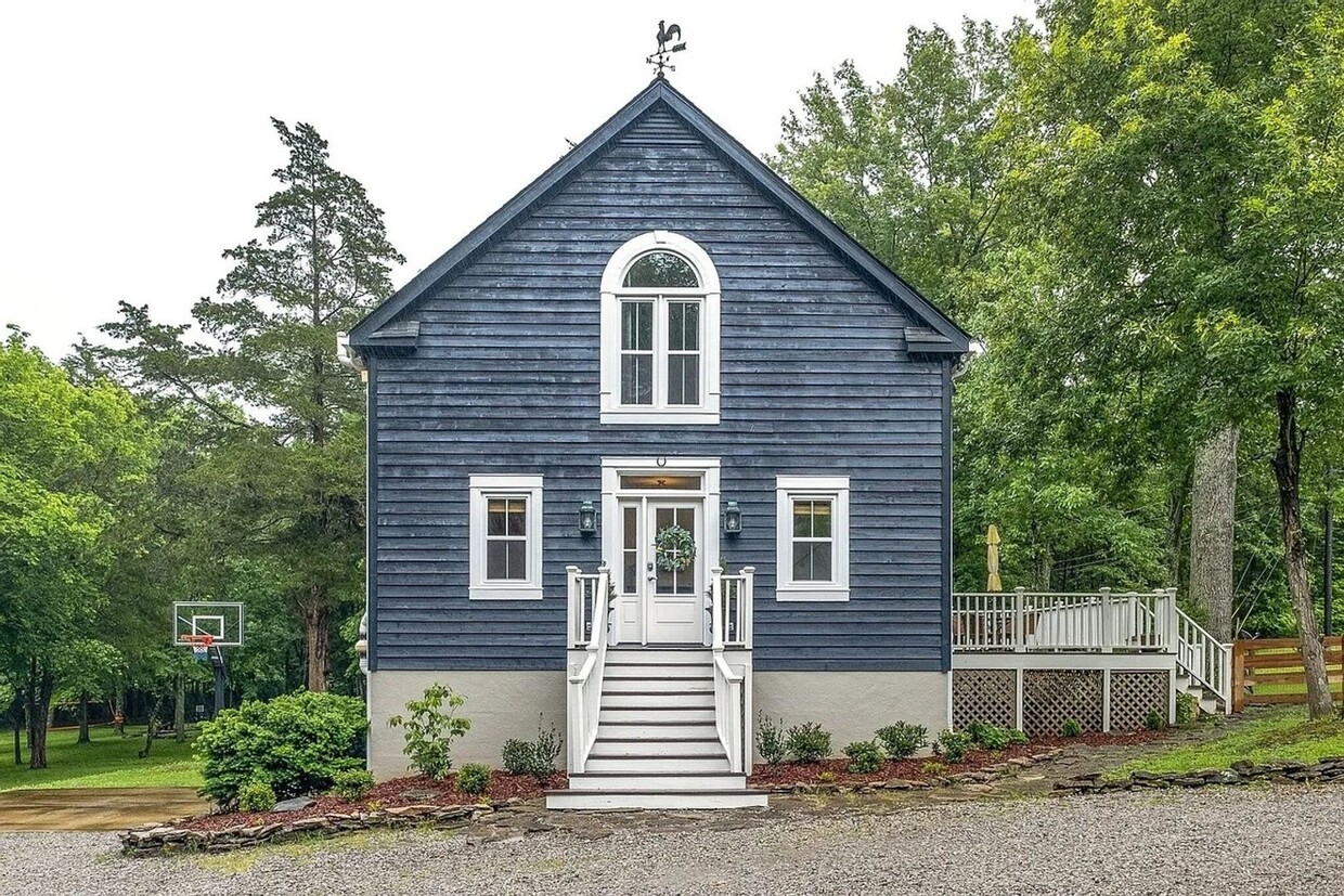 Primary Photo - Stunning 5BR House on acreage in Brentwood