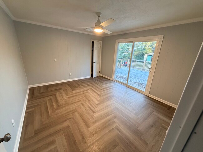 Foto del edificio - 1058 Ridge Rd