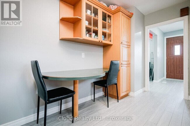 Photo du bâtiment - 8 Chandler Dr