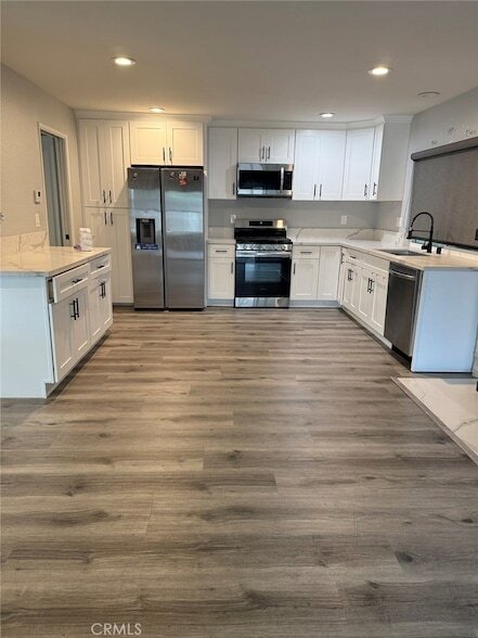 Foto del edificio - 408 N Flower St