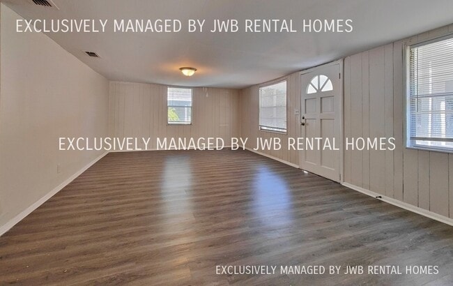 Building Photo - 7954 Pipit Ave