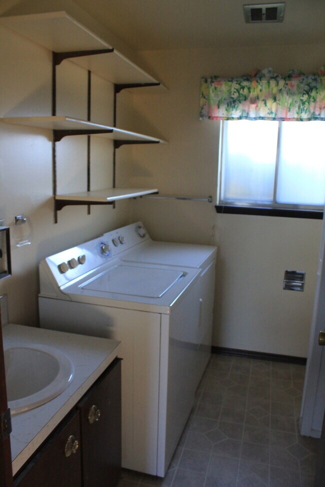 Foto del edificio - 3 Bedroom 1 Bath Home for Rent near Mount Stuart Elementary