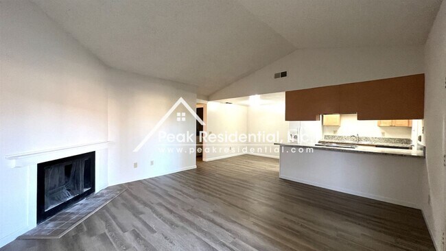 Foto del edificio - 3 br, 2 bath House - 10446 S White Rock Rd #B