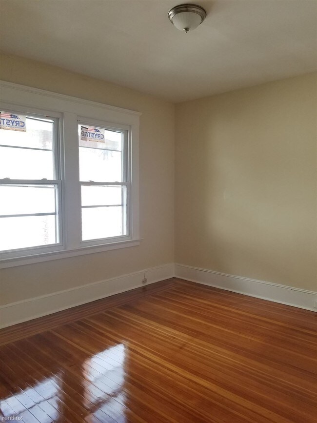 Building Photo - 2 br, 1 bath  - 390 Ellsworth Ave 3rd