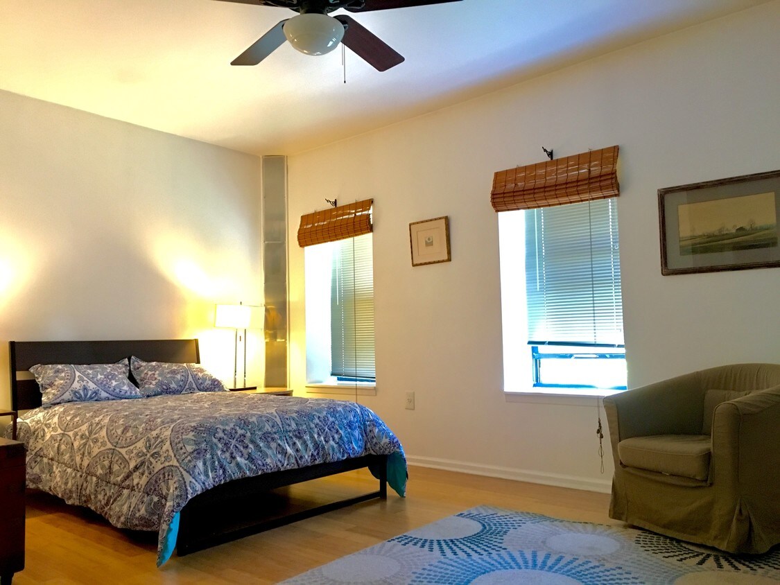 Foto principal - 422 E 116th St