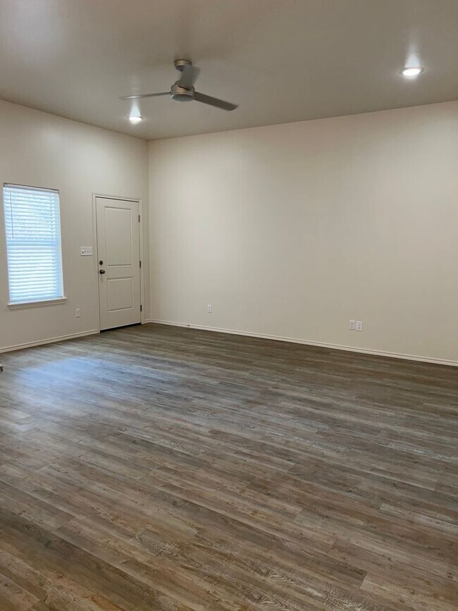 Foto del edificio - Beautiful 2bedroom New Construction Duplex