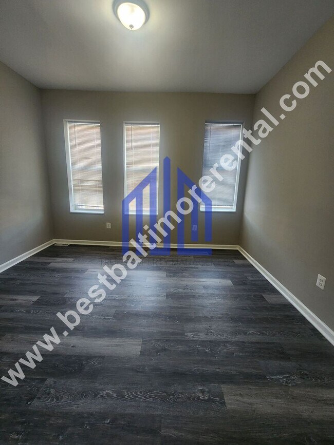 Foto del edificio - Spacious 4 Bedroom 1.5 Bath in East Baltimore