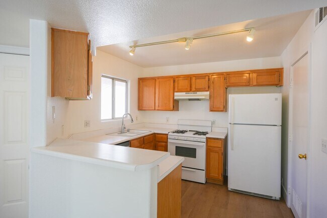 Building Photo - 4555 E Sahara Ave