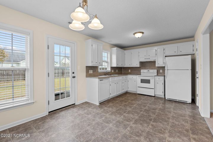 Building Photo - 3765 Dover Dr