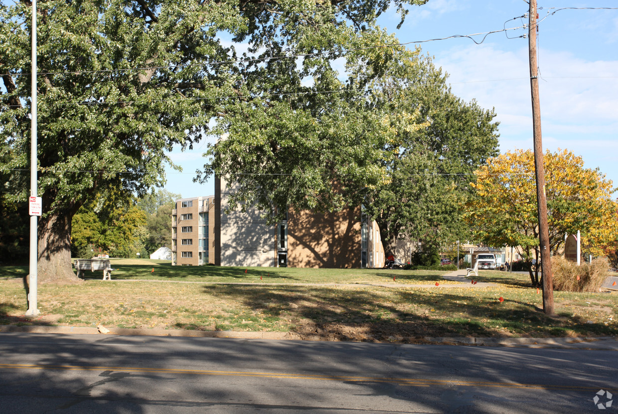 Building Photo - Plaza I