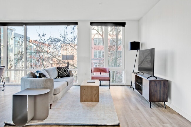 Building Photo - 1530 Belmont Ave