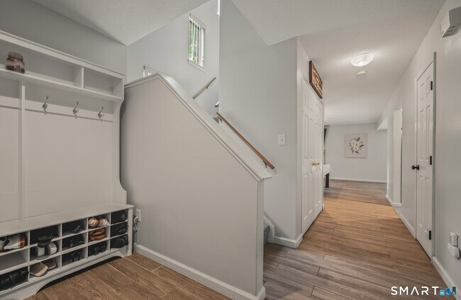 Foto del edificio - 190 Tomlinson Ave