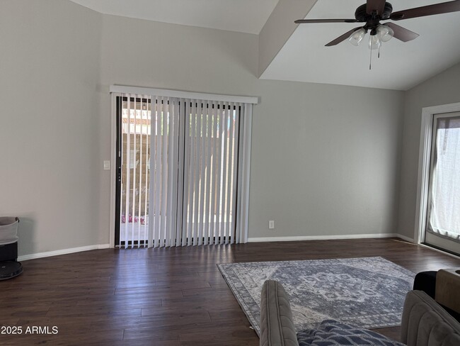 Foto del edificio - 4431 E Amberwood Dr
