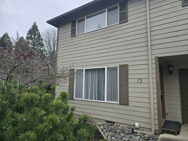 Building Photo - 110 NE Atkinson Ct