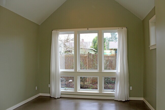 Building Photo - 5054 NE Sumner St
