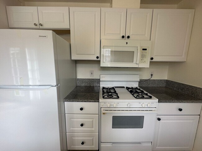 Foto del edificio - 929 Roselawn Ave #A, Modesto