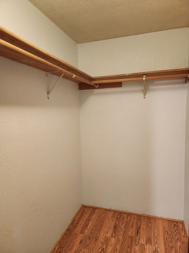 Building Photo - 3 Bedroom Rambler In Central Kitsap