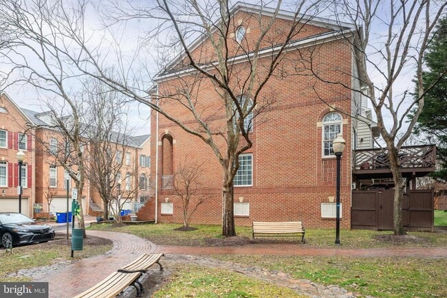 Building Photo - 259 Murtha St