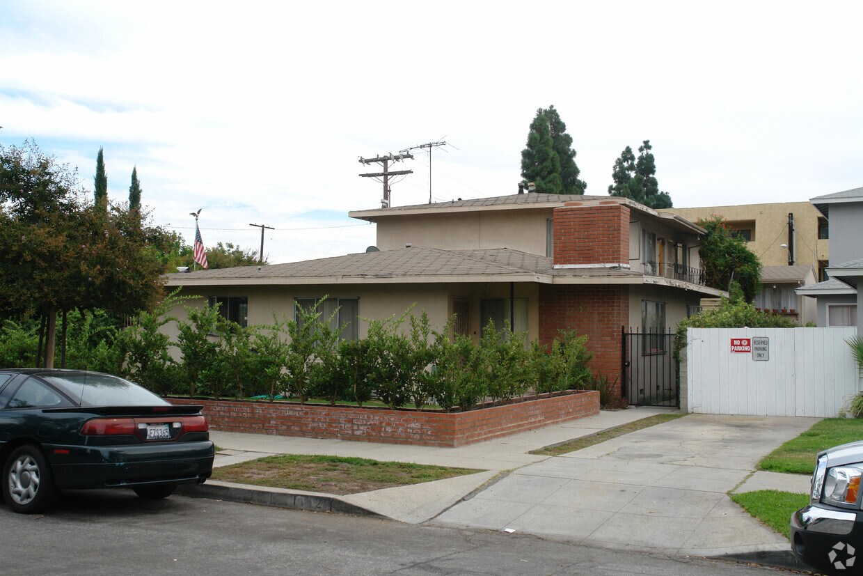 Primary Photo - 1142 E Doran St