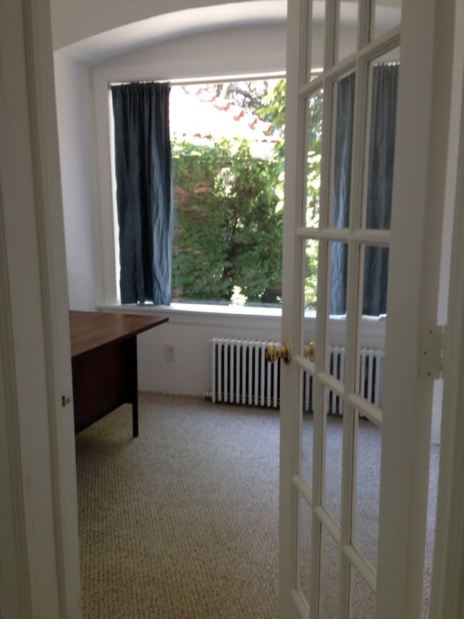 Building Photo - 801 Gramatan Ave