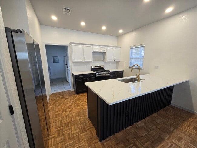 Building Photo - 2108 E 14th St