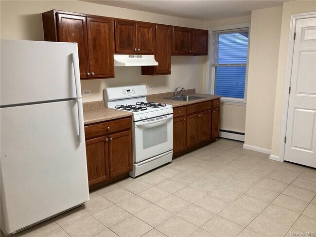 Building Photo - 60-62 N Highland Ave