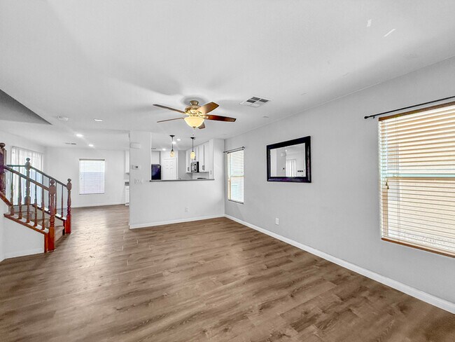 Building Photo - Charming 3-Bedroom, 2.5-Bath Home in a Des...