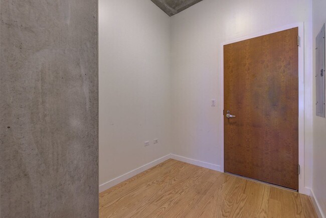 Building Photo - 235 W Van Buren St