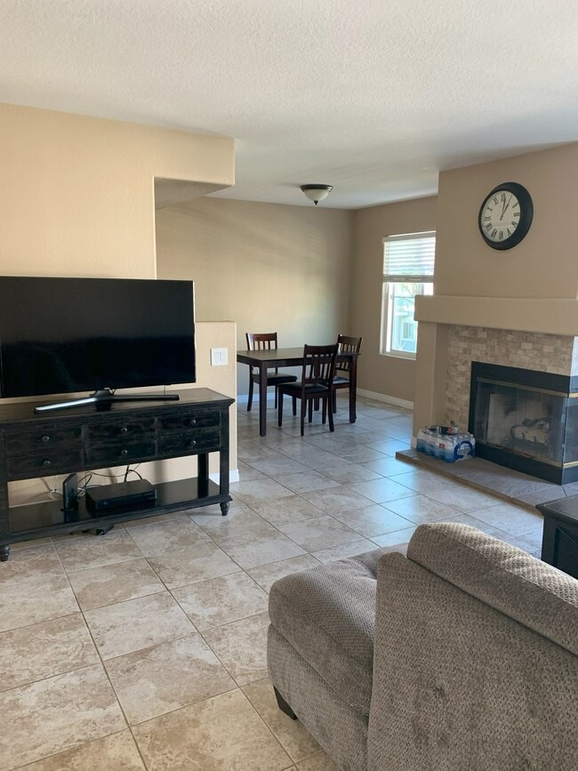 entrada de la puerta principal - 13941 Midland Rd