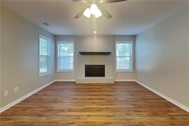 Building Photo - 3282 Summit Glen Dr