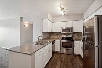 Building Photo - Dakota Ridge