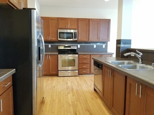 Building Photo - Pet Friendly Tumwater Hill Home