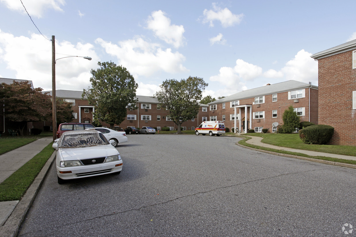 Primary Photo - Beyerwood Apartments