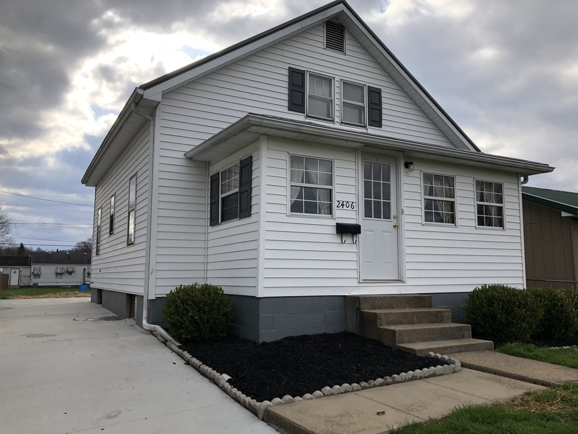 Primary Photo - 2406 Monroe Ave