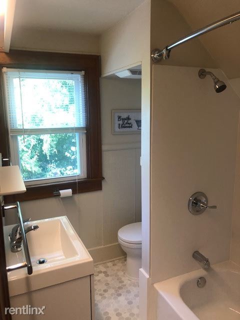 Foto del edificio - 6 br, 2.5 bath House - 712 S Division St