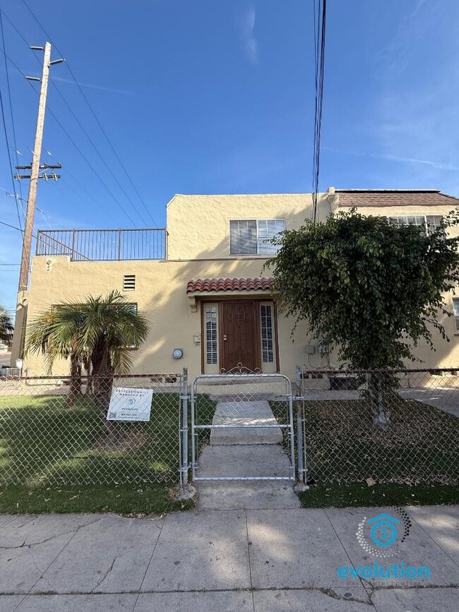 Building Photo - 406 E Plaza Blvd