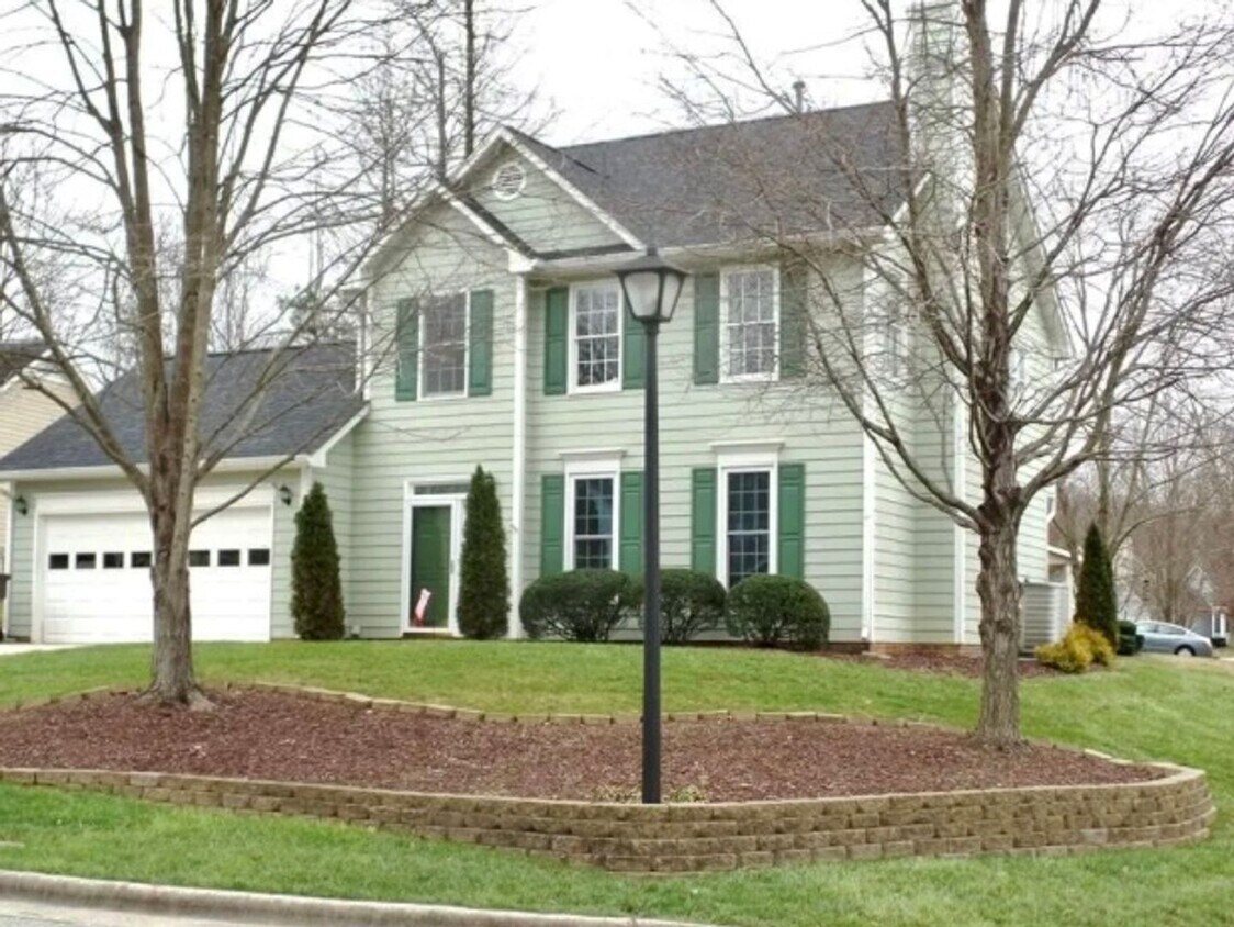 Large 3 bedroom in Jamestown subdivision!! - Large 3 bedroom in Jamestown subdivision!!